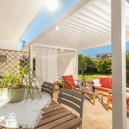 With Private Veranda 1 Km From Porto Frailis Beach, 아파트