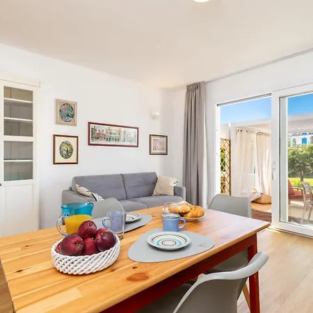 With Private Veranda 1 Km From Porto Frailis Beach, 아파트