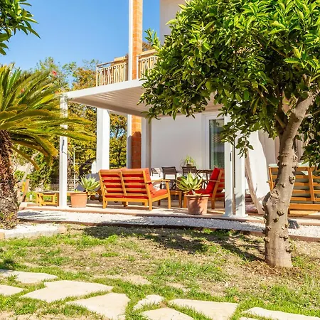 With Private Veranda 1 Km From Porto Frailis Beach, شقة أرباتاكْسْ